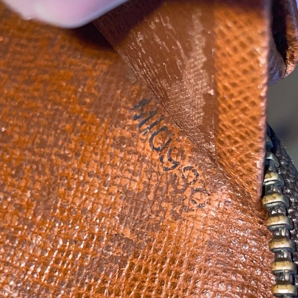 Louis Vuitton Travel Documents Case. - Picture 14 of 16